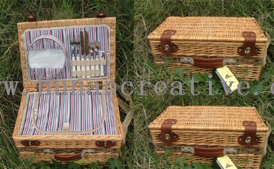 Willow Picnic basket For 2 Persons Use