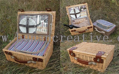 Willow Picnic basket For 2 Persons Use