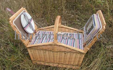 Willow Picnic basket For 2 Persons Use