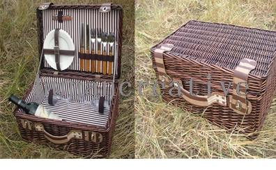 Willow Picnic basket For 2 Persons Use