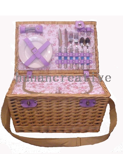 Willow Picnic basket For 2 Persons Use