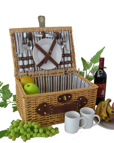 Willow Picnic basket For 2 Persons Use