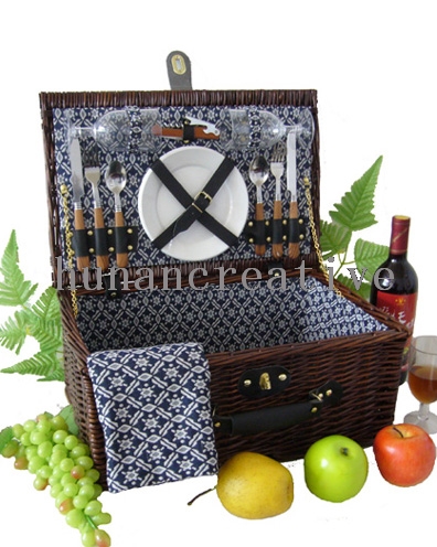 Willow Picnic basket For 2 Persons Use