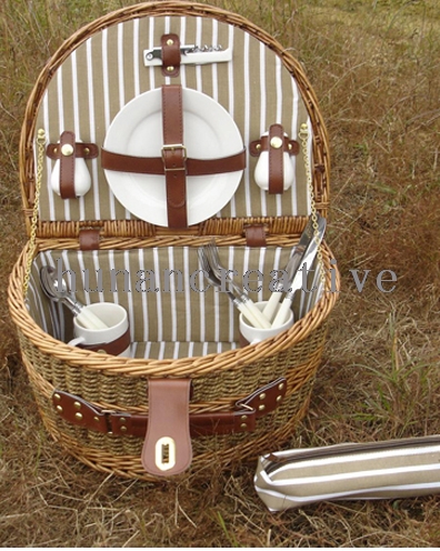 Willow Picnic basket For 2 Persons Use\