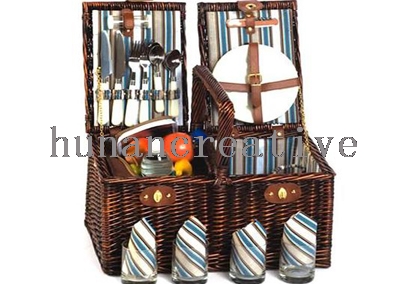 Willow Picnic basket For 4 Persons Use