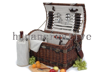 Willow Picnic basket For 4 Persons Use