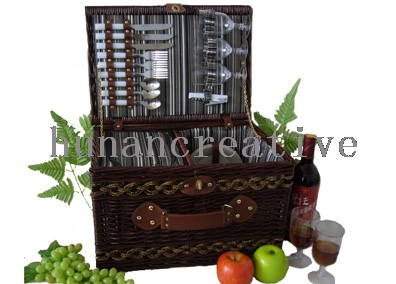 Willow Picnic basket For 4 Persons Use