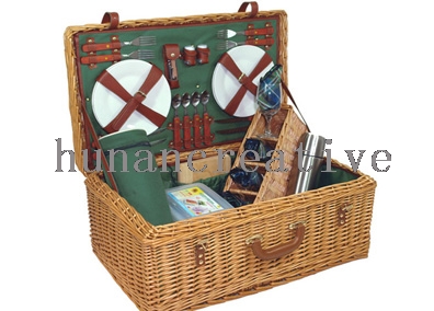 Willow Picnic basket For 4 Persons Use