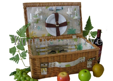 Willow Picnic basket For 4 Persons Use