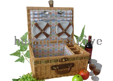 Willow Picnic basket For 4 Persons Use