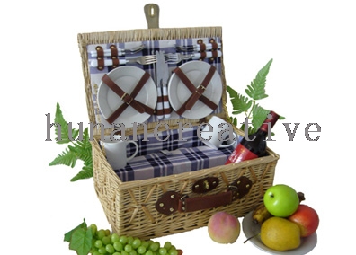 Willow Picnic Basket For 4 Persons Use