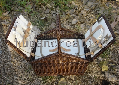 Willow Picnic Basket For 4 Persons Use