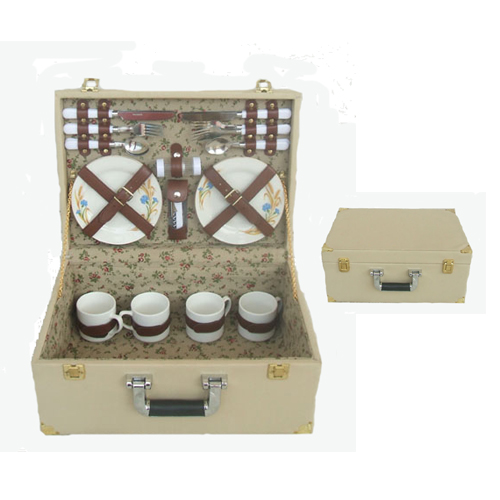 Wooden Picnic Basket for 4 persons